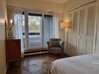 Paris Appartement Entire 75m2 Hotels in Belleville