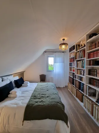 CHARMING HOUSE 50 M FROM THE BEACH Отели в г. Лансьё