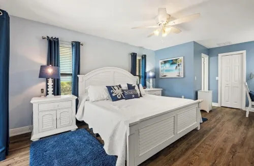 Beautiful Canal Home & Private Pool in Sarasota- Boater Paradise, Slip Included!