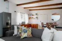 2BR English Cottage with Garden