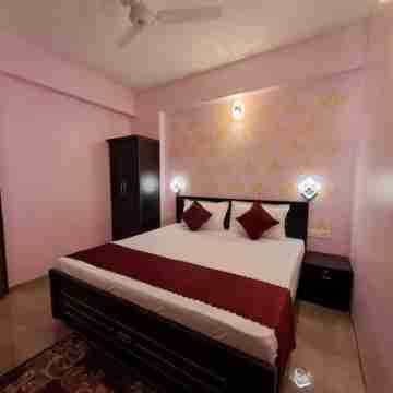 A Premium Family Homestay 20mins to city centre,10mins to Delhi-Jodhpur highway. Rooms