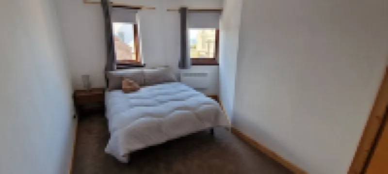 Centre of Town, Minutes to the Beach and Transport Hubs, Private Parking!