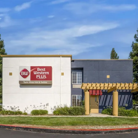 Best Western Plus Twin View Inn  Suites