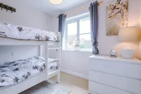 Delightful Family Home with Hot Tub 5 minute walk from stunning beach Hotels in Prestatyn