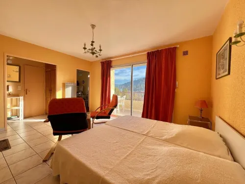 Large studio - magnificent unobstructed view - ideal for curists or holidaymakers Hotel a Greoux-les-Bains