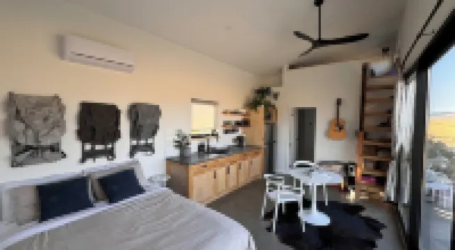 Serene cabin 3 with AC in charming Paradise valley with stunning views