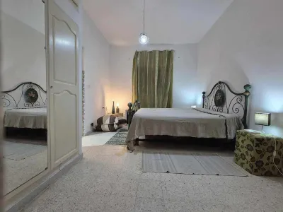 Guest house Dar Traki Tozeur tourist area with swimming pool and breakfast included. Hotel a 