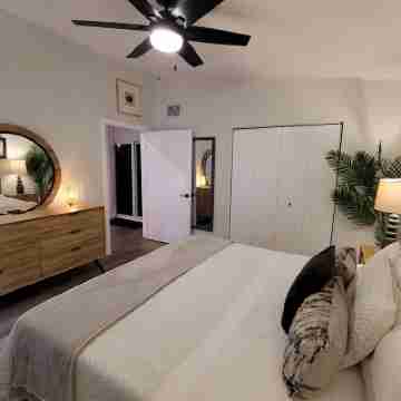 Near Beaches & Historic Downtown • Golf Cart Access • Outdoor Oasis Rooms