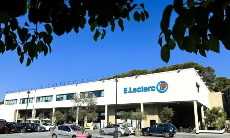 Modern villa, fast WiFi, A/C, pool in private backyard, ideal for fun and work