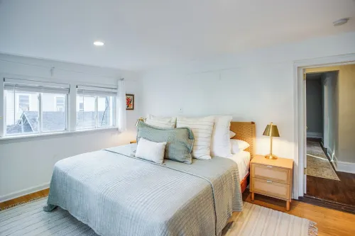 Family Friendly Unit steps from Cobbs Hill Park & Upper Monroe Neighborhood