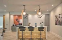 Modern and spacious entire 3 bedroom apartment in a prime lcoation! Hotels in Leon Valley