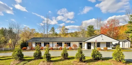 Mountain Serenity - brand new hot tub - fire pit