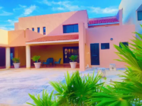 Spacious 4-bedroom house in delightful Progreso with WiFi AC …the best views in