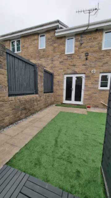 현대적인 집 - 4 베드룸 - 가족 친화적