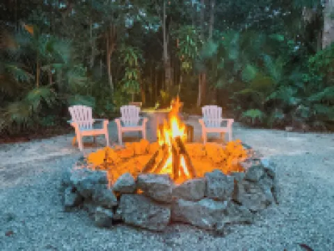 Private casita in lush jungle oasis with a/c, pool, gym, fiber wifi and laundry