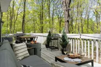 Poconos Chatham Continental - Deck & Fire Pit