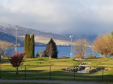 Lake View Condo across from the Public Park and Beach, Downtown Chelan!