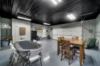 Cozy Secluded Estate with a Private Pond - Easy Access and Pet Friendly