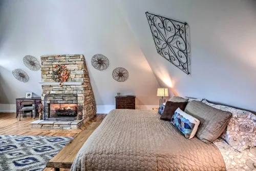 Lake Allatoona Area Studio w/ Pool and Views! - balcony