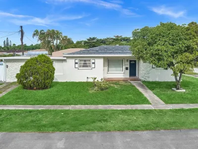 Ultimate Miami Escape w/ Pool - Ideal for Groups! Hotel in zona H V Designs