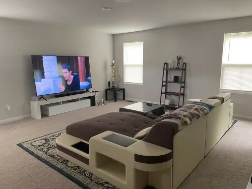 3 bedroom Spacious new constructed home Hotels in Madison