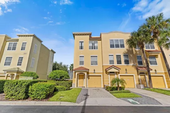 4816 Cayview Avenue 303