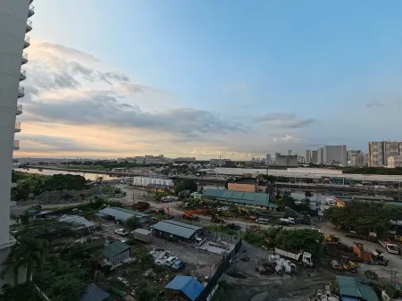 Bay City Garden Oasis. Sunset Seaside Vibe. Cool & Breezy View of City Lights.