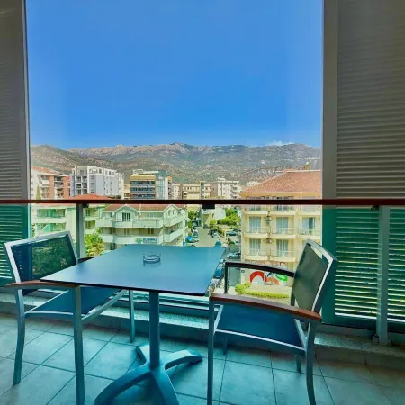 Condo Studio Plaza