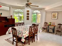 Beach house with private pool and access to the sea. Ideal/families and friends.