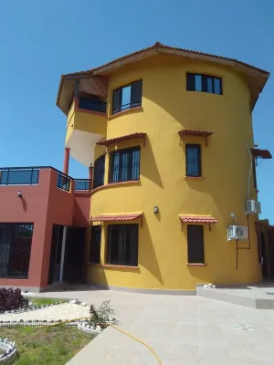 Private villa on an enclosed plot of 300 square meters 5 minutes from the beaches Hôtels à : 