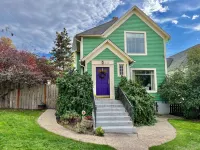 Downtown Historic Home. One block to downtown, cozy gathering place! Hotels in Moscow