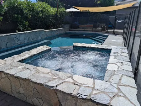 Lux 4BR Retreat Pool Hot Tub 2 Kings 2 queens Davis Sacramento NorCal