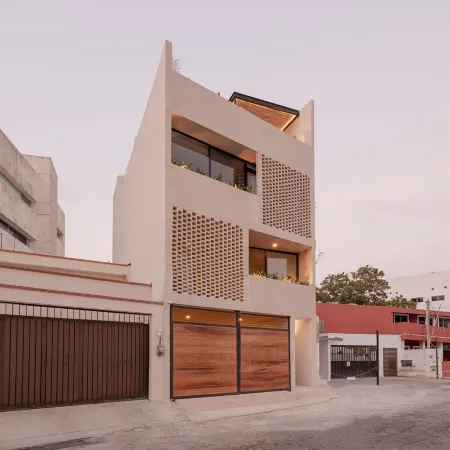 Spectacular House with private pool and garage