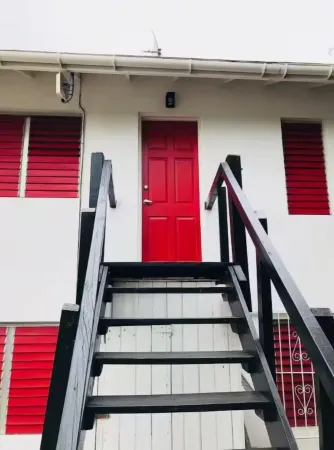 Falmouth Beach D2 lovely ocean view Отели в г. Liberta