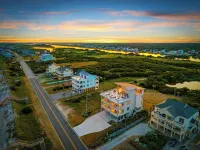 North Topsail Beach / Ocean Views, Hot Tub & Rooftop