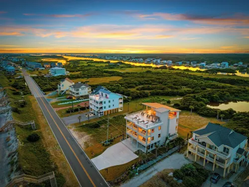North Topsail Beach / Ocean Views, Hot Tub & Rooftop