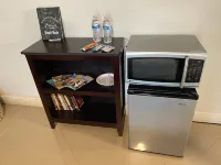 Spacious Studio with King Bed Private entrance in pleasant Pembroke Pines