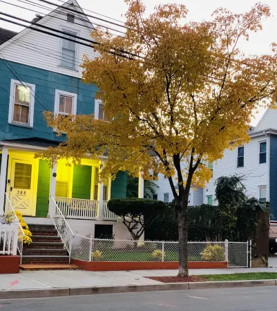 Home Away From Home - CoMfy & Private 1 Bedroom !