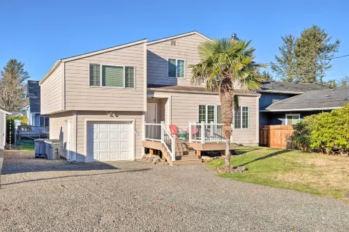 Pet-Friendly Rockaway Beach Home w/ Fire Pit! - Parking