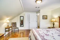 Aiken Apt w/ Garden-View Balcony: Half-mi to Dtwn! - Hot Tub