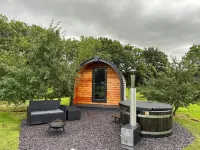 Tyddyn Parthle Pod 1 Hotel a Bontnewydd