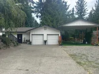 Private Driveway and Outdoor Patio Oasis - Serene Cottage Retreat