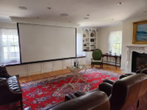 Spacious Waterview Home - Spa, Pool Table & Fireplaces – for Families & Reunion Hoteles en Bourne