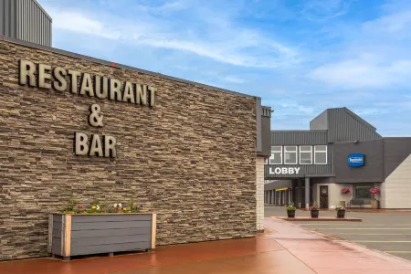 Travelodge by Wyndham Grande Prairie Отели в г. Гранд-Прери