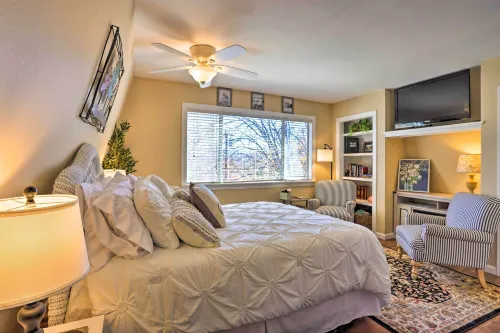 Lake Arrowhead Studio Near Hiking w/ Hot Tub - parking