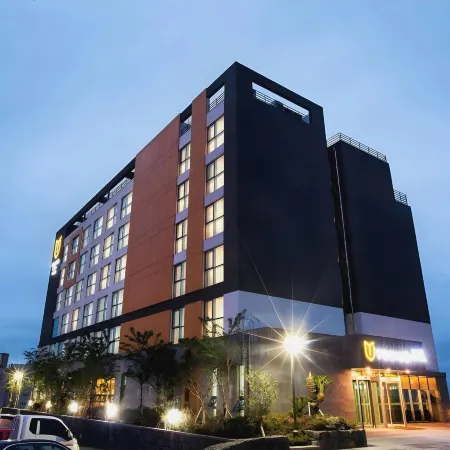 Youus Hotel Отели рядом с достопримечательностью «Храм Попхваса»
