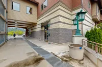 Fabulous Riverstone Retreat