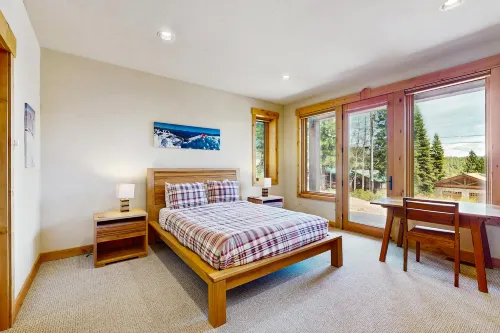 Extraordinary Tahoe-Donner Modern Mountain Home