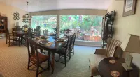 Executive home minutes to downtown Greenville, GHS, Swamp Rabbit Trail Sleeps 10
