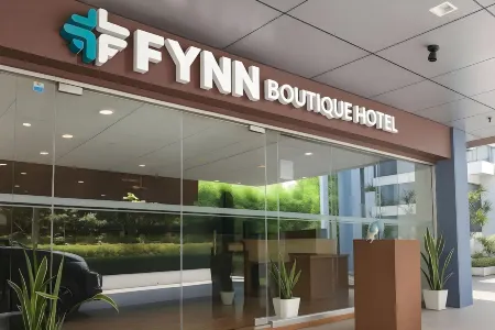 Fynn Boutique Hotel Отели рядом с достопримечательностью «Island Cove Resort»